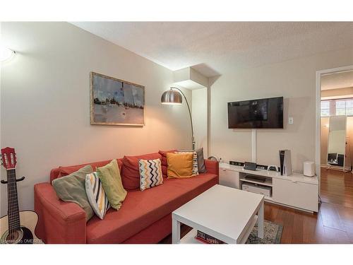 22-42 Pinery Road, Toronto, ON - Indoor Photo Showing Living Room