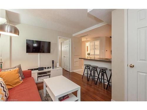 22-42 Pinery Road, Toronto, ON - Indoor Photo Showing Living Room