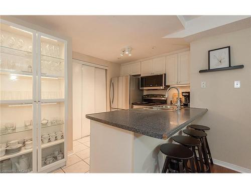 22-42 Pinery Road, Toronto, ON - Indoor Photo Showing Kitchen