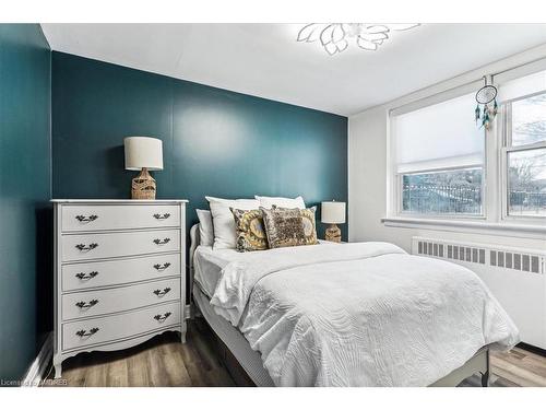 3A-5 East 36Th Street, Hamilton, ON - Indoor Photo Showing Bedroom