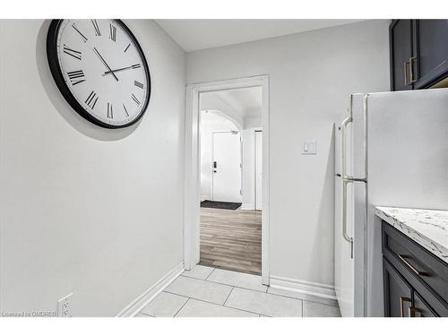 3A-5 East 36Th Street, Hamilton, ON - Indoor Photo Showing Kitchen