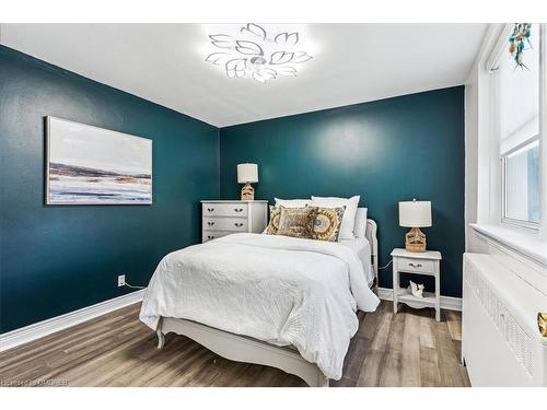 3A-5 East 36Th Street, Hamilton, ON - Indoor Photo Showing Bedroom