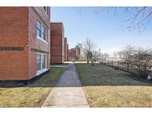 3A-5 East 36Th Street, Hamilton, ON - Outdoor