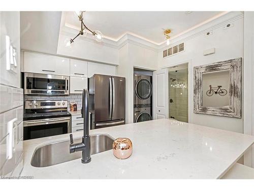 631-38 Stadium Road, Toronto, ON - Indoor Photo Showing Kitchen With Double Sink With Upgraded Kitchen