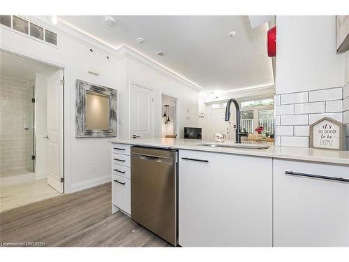 631-38 Stadium Road, Toronto, ON - Indoor Photo Showing Kitchen