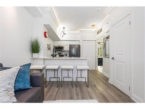 631-38 Stadium Road, Toronto, ON - Indoor Photo Showing Kitchen