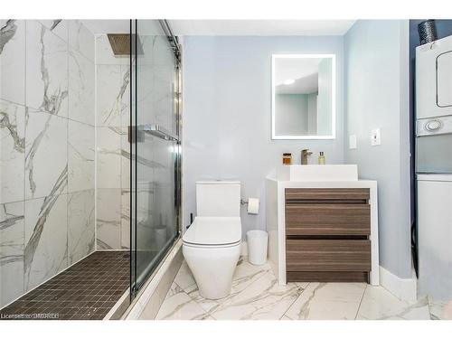 507-942 Yonge Street, Toronto, ON - Indoor Photo Showing Bathroom