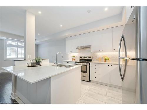 31-81 Armdale Road, Mississauga, ON - Indoor Photo Showing Kitchen With Stainless Steel Kitchen With Double Sink With Upgraded Kitchen