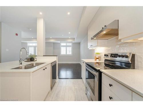 31-81 Armdale Road, Mississauga, ON - Indoor Photo Showing Kitchen With Stainless Steel Kitchen With Double Sink With Upgraded Kitchen