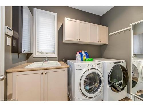 2476 North Ridge Trail, Oakville, ON - Indoor Photo Showing Laundry Room
