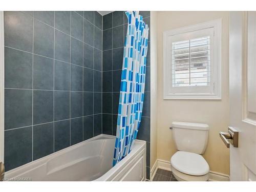 20 Island Grove, Brampton, ON - Indoor Photo Showing Bathroom