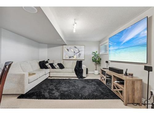 20 Island Grove, Brampton, ON - Indoor Photo Showing Living Room