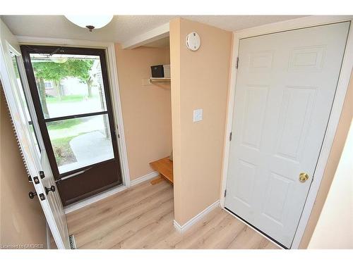 159-11 Queenslea Drive, Hamilton, ON - Indoor Photo Showing Living Room