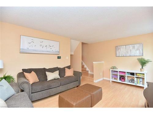 159-11 Queenslea Drive, Hamilton, ON - Indoor Photo Showing Living Room