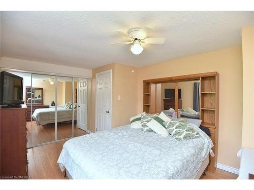 159-11 Queenslea Drive, Hamilton, ON - Indoor Photo Showing Bedroom