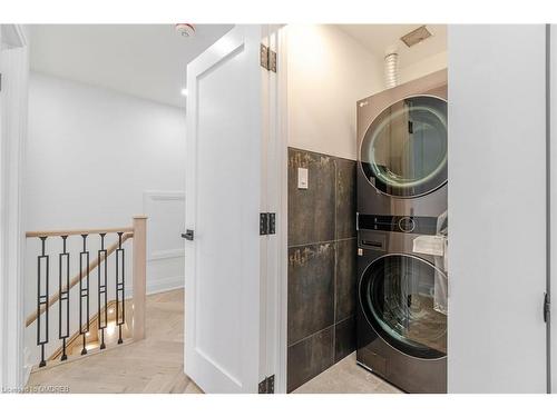 3004 Preserve Drive, Oakville, ON - Indoor Photo Showing Laundry Room