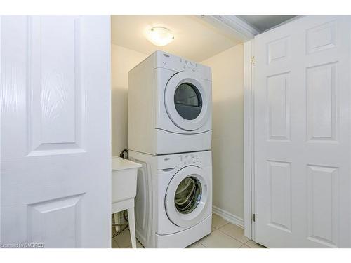 20-2435 Greenwich Drive, Oakville, ON - Indoor Photo Showing Laundry Room