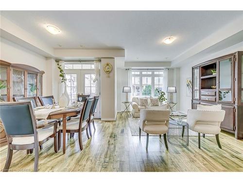 20-2435 Greenwich Drive, Oakville, ON - Indoor Photo Showing Dining Room