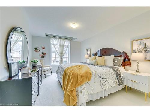 20-2435 Greenwich Drive, Oakville, ON - Indoor Photo Showing Bedroom