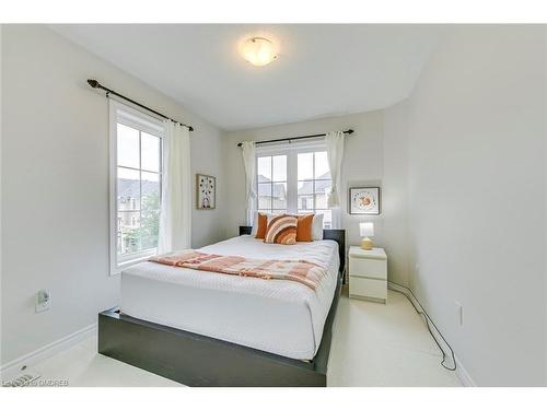 20-2435 Greenwich Drive, Oakville, ON - Indoor Photo Showing Bedroom