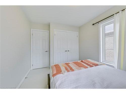 20-2435 Greenwich Drive, Oakville, ON - Indoor Photo Showing Bedroom