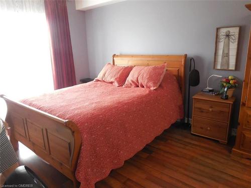 320-8 Harris Street, Cambridge, ON - Indoor Photo Showing Bedroom