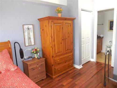 320-8 Harris Street, Cambridge, ON - Indoor Photo Showing Bedroom