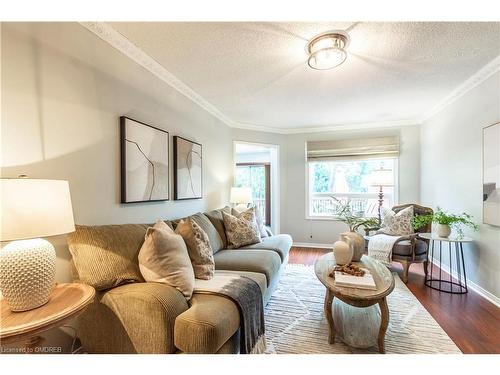 6503 Alderwood Trail, Mississauga, ON - Indoor Photo Showing Living Room