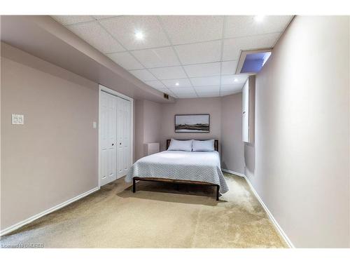6503 Alderwood Trail, Mississauga, ON - Indoor Photo Showing Bedroom