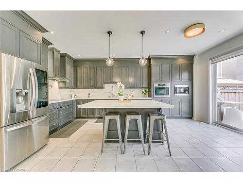 117 Wheat Boom Drive, Oakville, ON - Indoor Photo Showing Kitchen With Upgraded Kitchen