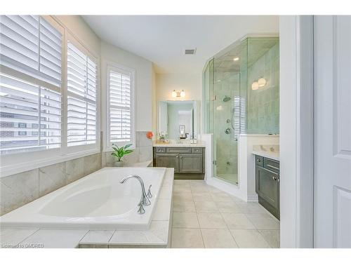 117 Wheat Boom Drive, Oakville, ON - Indoor Photo Showing Bathroom