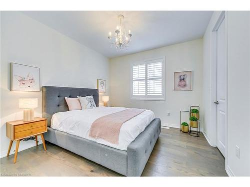 117 Wheat Boom Drive, Oakville, ON - Indoor Photo Showing Bedroom