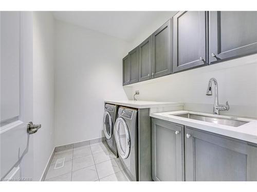 117 Wheat Boom Drive, Oakville, ON - Indoor Photo Showing Laundry Room