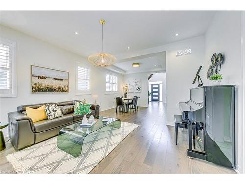 117 Wheat Boom Drive, Oakville, ON - Indoor Photo Showing Living Room