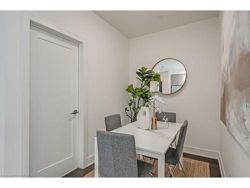 447-1575 Lakeshore Road West Road, Peel, ON - Indoor Photo Showing Dining Room