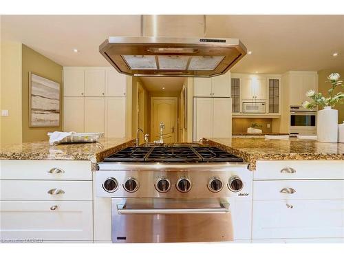 1735 Blythe Road, Mississauga, ON - Indoor Photo Showing Kitchen