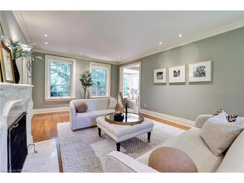 1735 Blythe Road, Mississauga, ON - Indoor Photo Showing Living Room