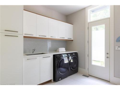 1414 Amber Crescent, Oakville, ON - Indoor Photo Showing Laundry Room