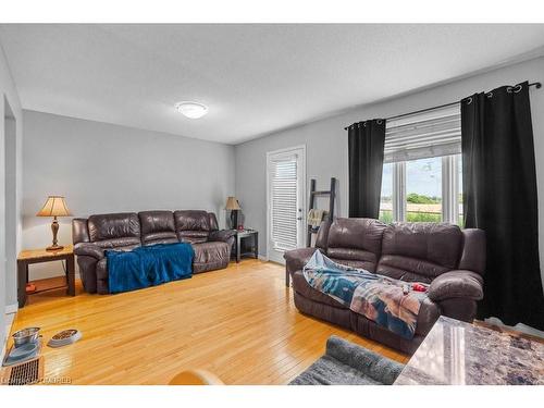 50-1889 Upper Wentworth Street, Hamilton, ON - Indoor Photo Showing Living Room