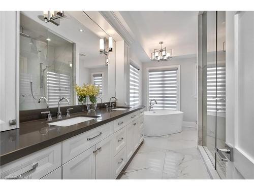 390 Sandhurst Drive, Oakville, ON - Indoor Photo Showing Bathroom