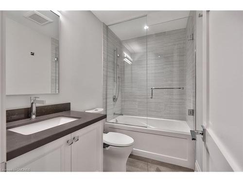 390 Sandhurst Drive, Oakville, ON - Indoor Photo Showing Bathroom