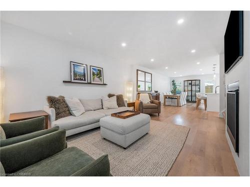 145 Gatwick Drive, Oakville, ON - Indoor Photo Showing Living Room