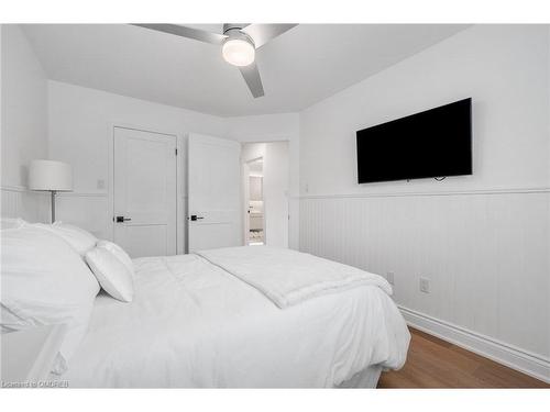 145 Gatwick Drive, Oakville, ON - Indoor Photo Showing Bedroom