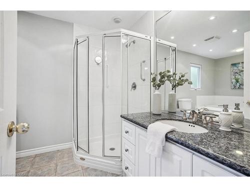 484 Carlton Drive, Oakville, ON - Indoor Photo Showing Bathroom