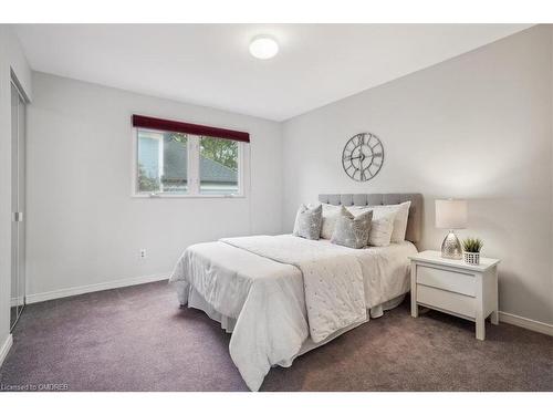 484 Carlton Drive, Oakville, ON - Indoor Photo Showing Bedroom