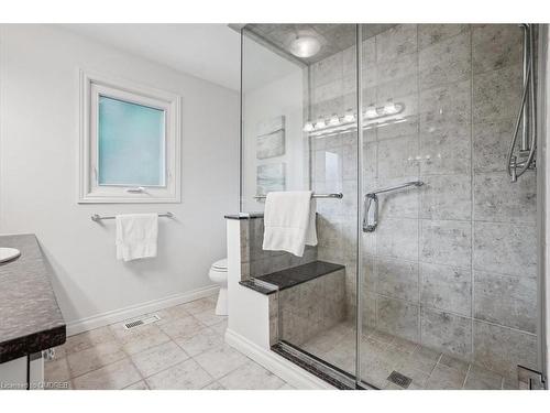 484 Carlton Drive, Oakville, ON - Indoor Photo Showing Bathroom