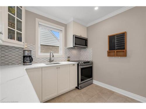 197 Charlotte Street, Hamilton, ON - Indoor Photo Showing Kitchen