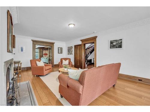 156 John Street W, Waterloo, ON - Indoor Photo Showing Living Room