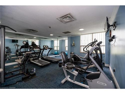 908-20 Edgecliff Golfway, Toronto, ON - Indoor Photo Showing Gym Room