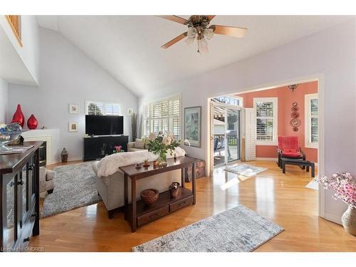 64-308 Silverbirch Boulevard, Hamilton, ON - Indoor Photo Showing Living Room